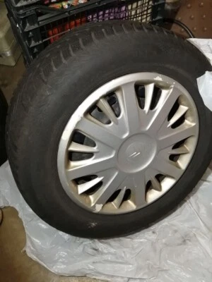 Vredestein Winterreifen 195/65 R15 auf Citroen Felge - Bild 1 von 4