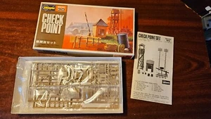 HASEGAWA - CHECK POINT MODEL KIT 1:72 NO.MB-030 MINI BOX 30 - Picture 1 of 1