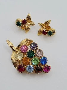Vintage Mid-Century Gold Tone Brooch Earrings Set Grape Cluster Rhinestone UV - Picture 1 of 6