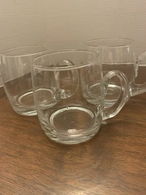 Juego de tres tazas sopladas a mano caliente o frío 4 1/2 pulgadas de alto. Hermoso. Foto 1 de 4