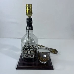 Lampada bottiglia vetro whisky premium scozzese Chivas Regal vintage testata antica vintage - Foto 1 di 10