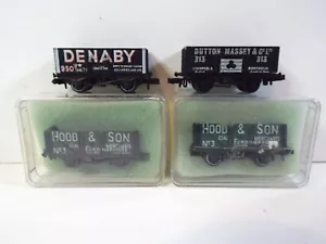 PECO RAKE OF 4X COAL WAGONS HOOD & SONS ETC USED GOOD 2 BOXED (N114) - Foto 1 di 1