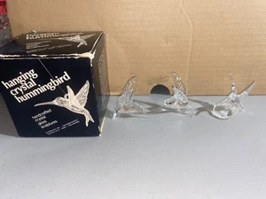 2 HÄNGENDE 1 sitzende KRISTALL KOLIBRI ORNAMENT - Bild 1 von 1