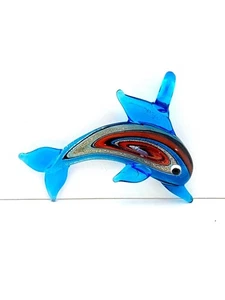 Lampwork Kunst Glas Intarsien Delphin Anhänger/Ornament, 2,5" L x 1,7" H mit Bügelschlaufe - Bild 1 von 1