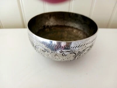 Antiguo cuenco de plata asiática finamente grabado sobre latón Foto 1 de 4