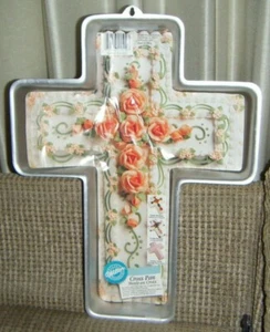 1998 CROSS CAKE PAN Wilton with Insert 502-2502 - Picture 1 of 2