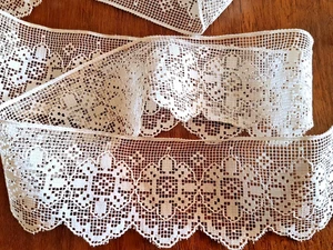 DENTELLE -350 cm de dentelle de Calais au filet début XXe - largeur 6,50 cm - Imagen 1 de 2