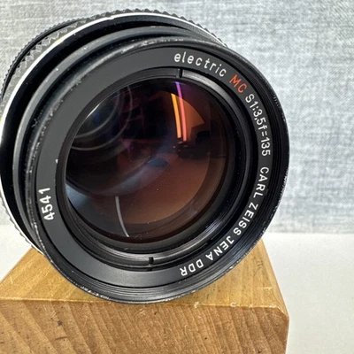 CARL ZEISS JENA M42 SCREW FIT  135MM F3.5 MC ELECTRIC MANUAL PORTRAIT LENS - Image 1 of 4