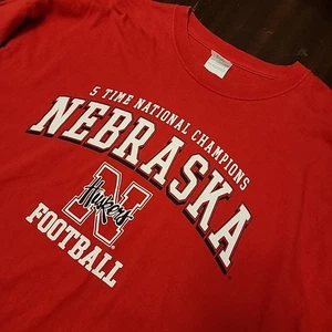 Vintage Nebraska Huskers Football 5 Time Champions Sleeve Graphic Red Shirt 2XL - Bild 1 von 5