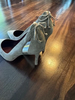 BCBG Stiletto Gamuza Verde 9.5 M Foto 1 de 4