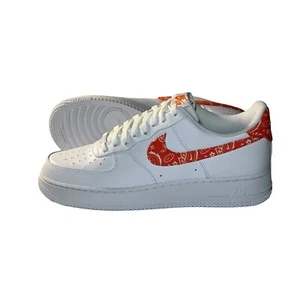 NIKE Mujer Fuerza Aérea 1 '07 ESS Blanco Rush Naranja DJ9942 102 - Talla 12 Nuevo - Imagen 1 de 7
