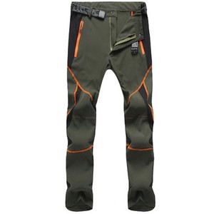 Ropa y looks cómodos para viajar y hacer turismo - Blog Moda Hombre