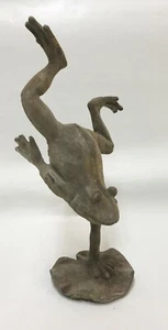 GRENOUILLE ACROBATE EN FONTE PATINE ZINC MAISON ET JARDIN - Picture 1 of 5