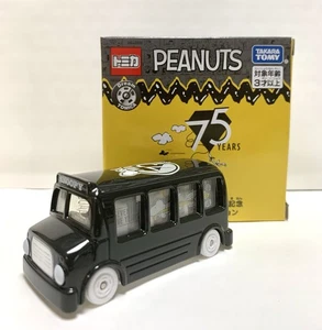Takara Tomy / Dream Tomica 75th Anniversary Peanuts Gang Snoopy Bus Black - Picture 1 of 2