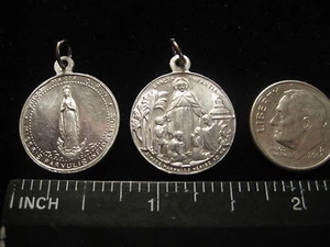ANTIQUE SMALL RELIGIOUS MEDAL THE VIRGEN & JESUS "LET THE CHILDREN COME TO ME" - Picture 1 of 3