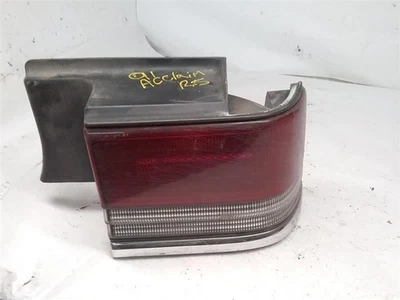 Luz trasera de pasajero cuarto exterior montada en panel para 89-91 ACCLAIM 399949 Foto 1 de 4