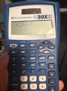 Texas Instruments TI-30XIIS Calcolatrice Scientifica + Sharpie e Matite/Gomma - Foto 1 di 15