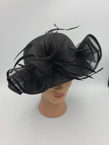 De Colección August Accesorios Para Mujer Cubo Sombrero de Paja con Plumas de Lazo Estilo Años 20 NEGRO - Imagen 1 de 11