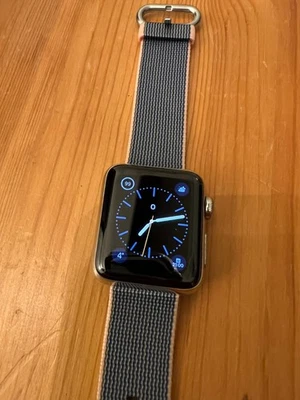 Apple Watch Series 2 -  Edelstahl - 38mm - Bild 1 von 4
