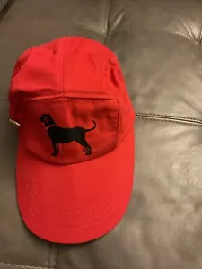 The Black Dog Mütze Kappe Riemen hinten rot schwarz verstellbar. EUC - Bild 1 von 6