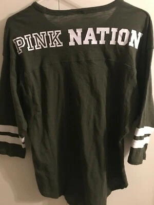 Victoria Secret PINK NATION M Camiseta Gráfica Camiseta Militar Verde Oliva Perro Foto 1 de 3