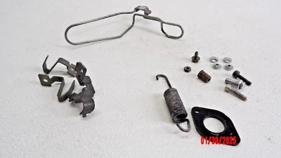 2007 07 Yamaha Vino 125 YJ125 misc hardware spring guide bracket - Image 1 of 4
