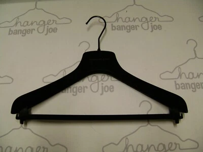 亚历山大 MCQUEEN 15 英寸套装黑色天鹅绒毡衣架 20 件套 — 第 1/4 张图片