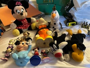 COLECCIÓN DE FIGURAS DE DISNEY DE COLECCIÓN CHIRRIANTES MICKEY MOUSE BEBÉ SAFARI MINNIE - Imagen 1 de 5