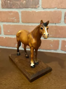 Cavallo in metallo in ghisa vintage Hubley su base in legno - Foto 1 di 12