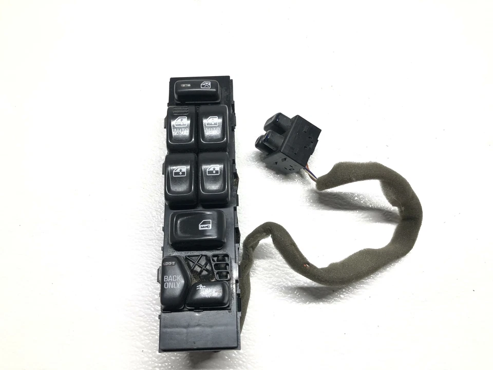 Door Switch Front BUICK RAINIER 04 - Image 1 of 4