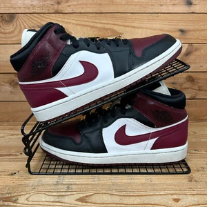 Nike Turnschuhe Damen UK 6 Air Jordan 1 schwarz dunkelrote Gold Anhänger SE AJ1 - Bild 1 von 13