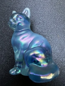 Statuina gatto seduto blu iridescente vetro Fenton vintage fermacarte carnevale - Foto 1 di 8