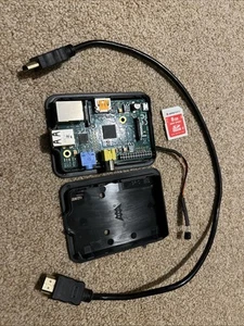 Raspberry Pi 1B Mit Gehäuse, Infrarot Empfänger, 8GB Karte - Bild 1 von 9