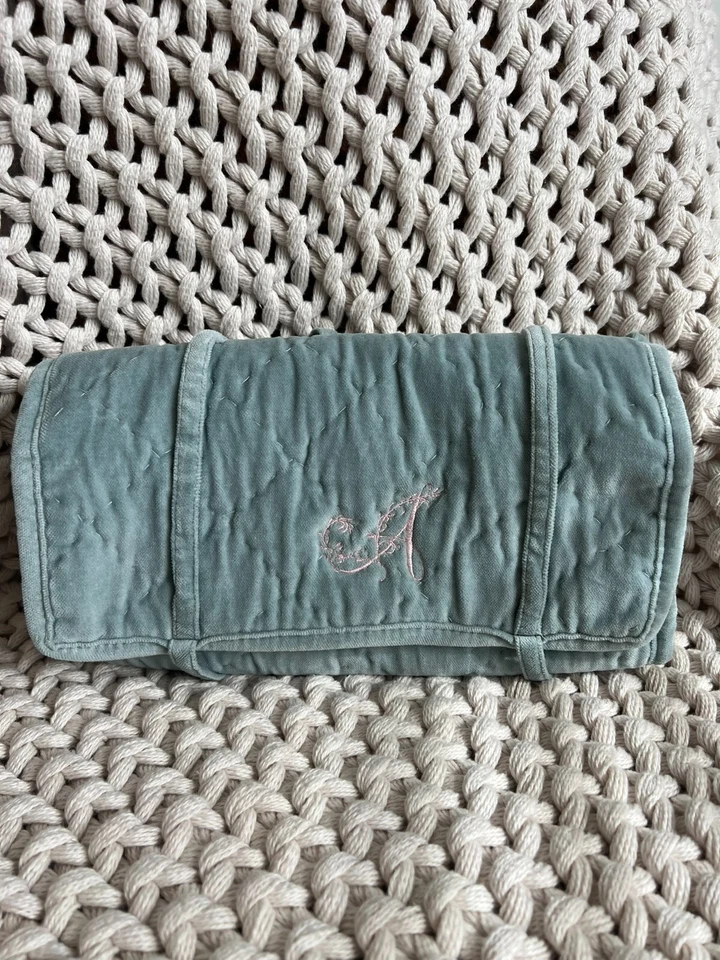 Pottery Barn Косметическая Свернутая Сумка Синий Бархат Стеганые Ювелирные Изделия с Монограммой "A" - Изображение 1 из 1