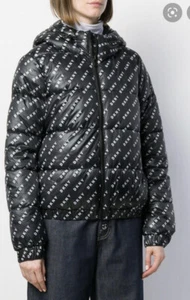 DKNY Damen Logo Druck Pufferjacke schwarz Größe Small NEU OHNE ETIKETT - Bild 1 von 8