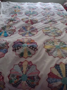 Vintage Feedsack Dresden Plate Quilt Handstitched Lots of FABRIC - Picture 1 of 12
