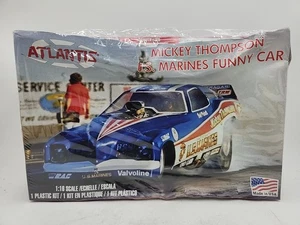 Atlantis H1499 Mickey Thompson U.S. Marines Funny Car Maßstab 1:16. BESCHÄDIGTE BOX - Bild 1 von 7