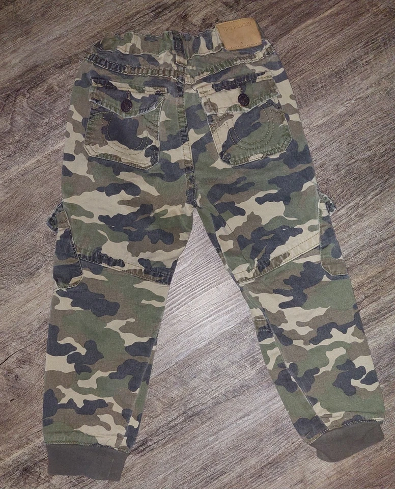 Pantalones cargo True Religion verde camuflaje niños talla 5 Foto 1 de 4