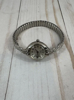 Vintage Collezio Women's Watch Silver Tone Crystal Accent 18mm -Needs Battery - Image 1 of 4