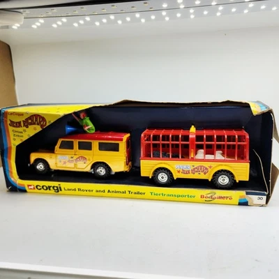 Corgi #30 LAND ROVER w/ ANIMAL TRAILER & ANIMALS TRANSPORTER - Image 1 of 4