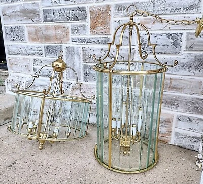 Пара винтажных полированных латунных скошенных стеклянных люстр Hollywood Regency 6 ламп - Изображение 1 из 4