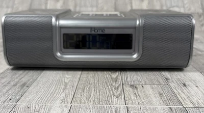 iHome IP9 iPod iPhone Base Reloj Radio Plateado Funciona SIN CONTROL REMOTO Foto 1 de 4