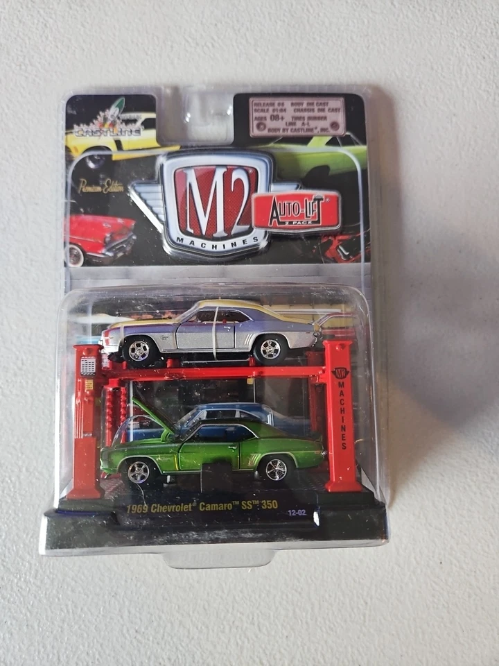M2 Machines Auto Lift 2-Pack - 1969 Chevrolet Camaro SS 350 1:11.5 Diecast Car