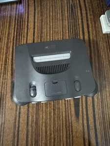 Nintendo 64 Konsole - Schwarz (Nur Konsole)(b) - Bild 1 von 7