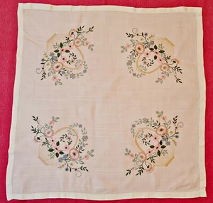 VINTAGE AUTHENTIC FLORAL ART BASKET FLOWERS EMBROIDERY WHITE SQUARE TABLECLOTH - Picture 1 of 3
