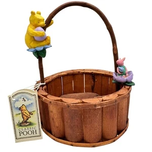 Klassischer Pooh Holzkorb Disney Winnie hält Honigferkel auf Blumen - Bild 1 von 13