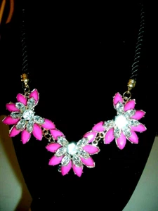 Betsey Johnson Hot PInk Star Flower Gold Pendants Choker Necklace Free Gift Bag - Picture 1 of 4