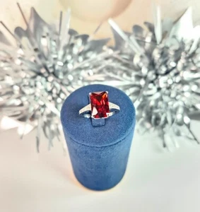 Anillo de cóctel de plata de ley con circonitas cúbicas radiantes pavé rojo rubí talla 7 - Imagen 1 de 11
