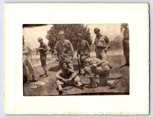 Victoria de EE. UU. contra Japón, soldados estadounidenses (1945) posterior a la Segunda Guerra Mundial - Foto vintage - Imagen 1 de 2