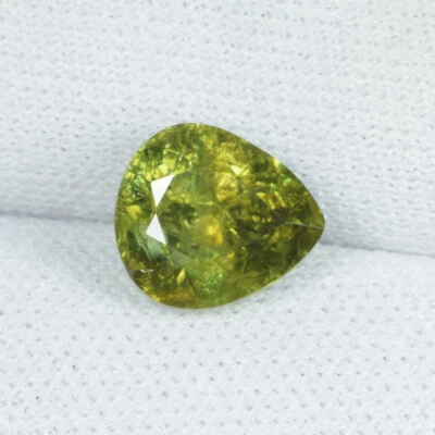 PERA DEMONTOIDE GRANATE NATURAL ANDRADITA VERDE AMARILLO MACIZO 2,36 ct Ver Vdo NO Foto 1 de 2